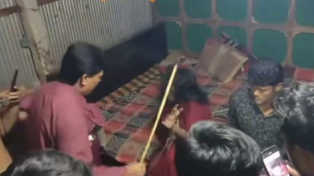 প্রবাসীর স্ত্রীকে বেঁধে মারধর, সালিসে তালাক নিয়ে আরেকজনের সঙ্গে বিয়ে