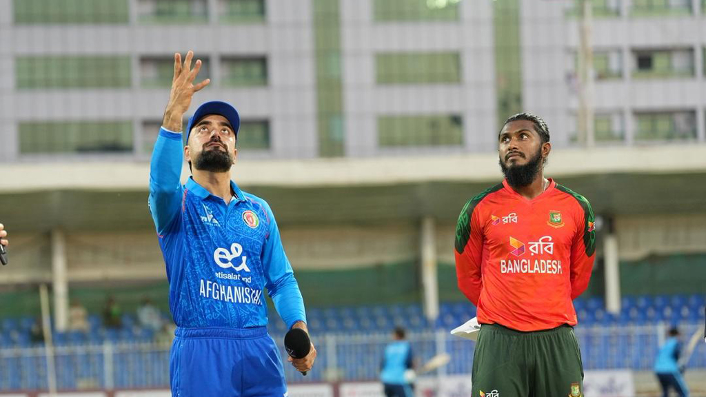 টস হেরে ফিল্ডিংয়ে বাংলাদেশ, বাদ হৃদয়