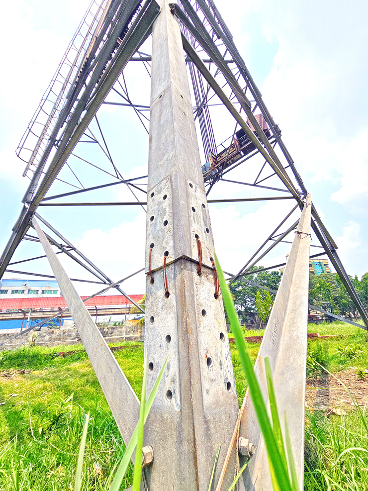 নারায়ণগঞ্জের ফতুল্লা: স্টেডিয়ামের টাওয়ারের নাটবল্টু উধাও