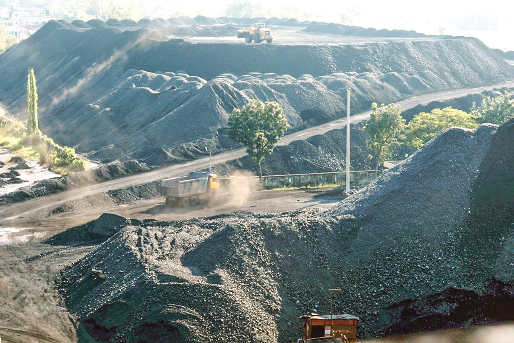 বড়পুকুরিয়া খনি: কয়লা এখন গলার কাঁটা