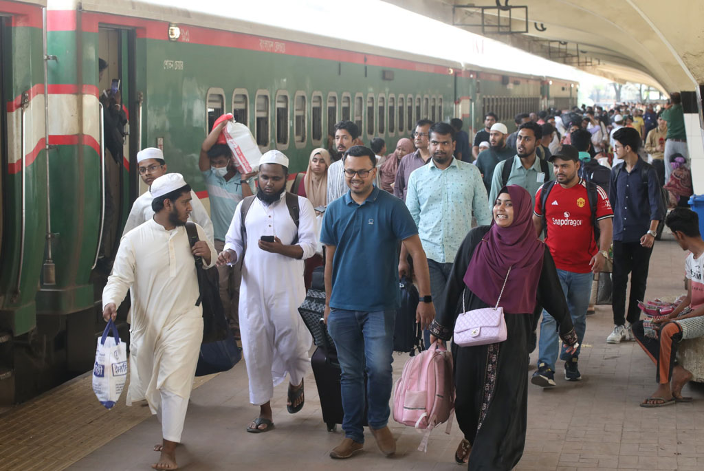 ঈদ শেষে ফিরতি যাত্রায় নিরাপত্তায় জোর, অতিরিক্ত ভাড়া না নেওয়ার নির্দেশ