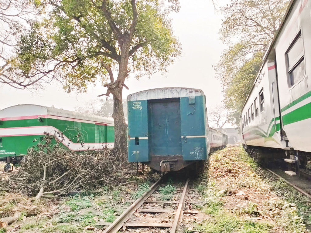 সৈয়দপুর রেল কারখানা: চাকার অভাবে চলছে না ট্রেনের শতাধিক কোচ