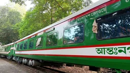 ভারত থেকে এল ১৮টি রেলকোচের প্রথম চালান