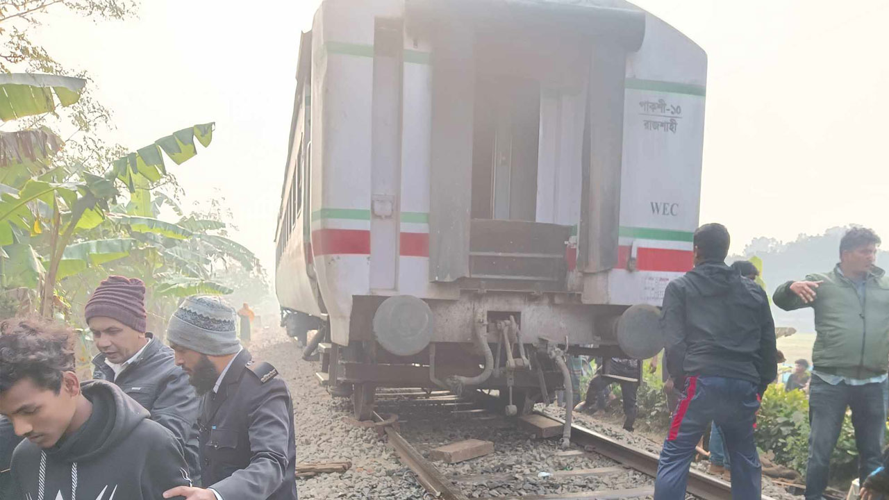 ৪ ঘণ্টা পর রাজশাহীর সঙ্গে সারা দেশের রেল যোগাযোগ স্বাভাবিক