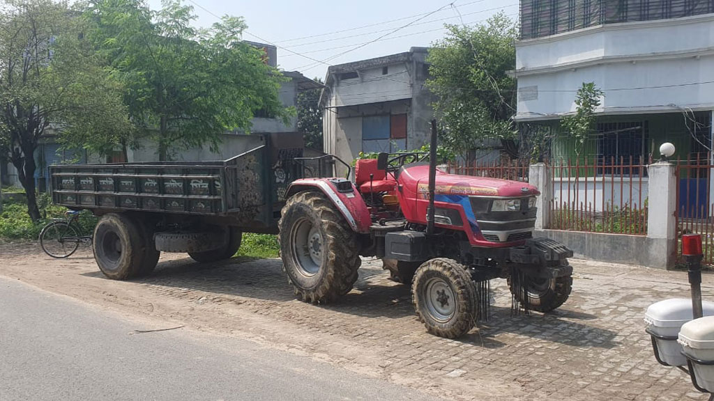 চাঁপাইনবাবগঞ্জে ট্রাক্টরের ধাক্কায় ভটভটিচালক নিহত