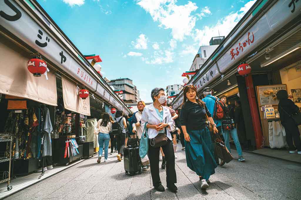 ভ্রমণ তালিকায় রাখুন ৫ বিনয়ী মানুষের দেশ