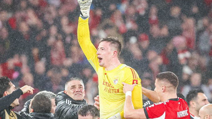 রিয়ালের বিপক্ষে গোল করা গোলরক্ষক এখন ‘ল্যুভর জাদুঘরে’