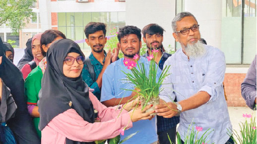 প্লাস্টিকের বিনিময়ে গাছের চারা