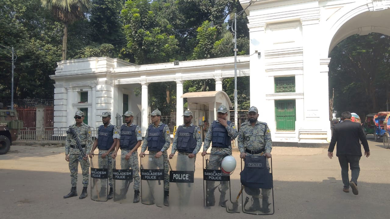 ট্রাইব্যুনালে সেনাবাহিনী-র্যাব-পুলিশ-বিজিবির কঠোর নিরাপত্তা