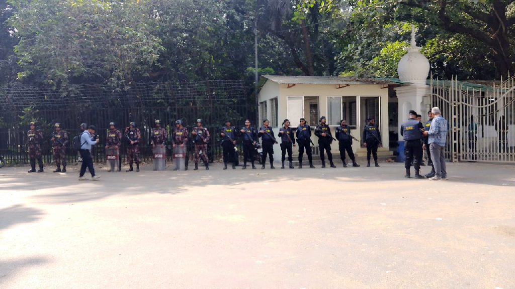 ১০ সেনা কর্মকর্তাকে ট্রাইব্যুনালে হাজির