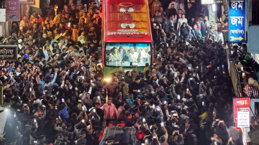 শাহজালালের মাজারে তারেক রহমান, বিএনপির নির্বাচনী প্রচার শুরু