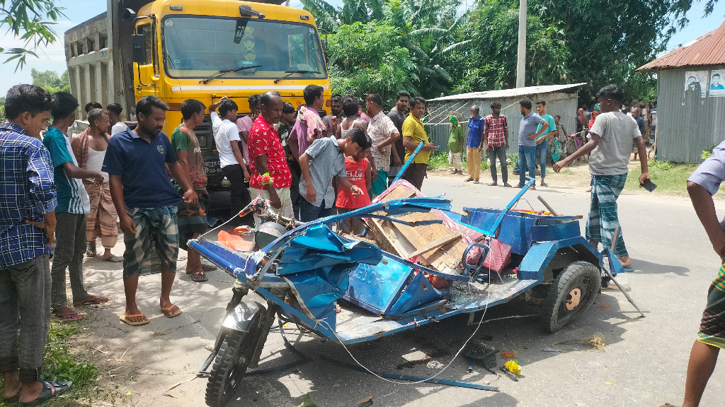 ভূরুঙ্গামারীর সড়কে প্রাণ গেল ২ জনের, আহত ৩