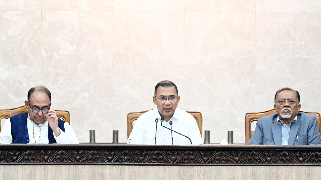 ছুটির দিনে প্রধানমন্ত্রীর অফিস