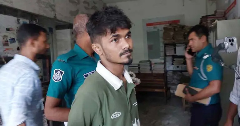 মিটফোর্ডে নৃশংস হত্যাকাণ্ড: ‘আমি জড়িত না, ফাঁইসা গেছি’— অস্ত্রসহ গ্রেপ্তার ছাত্রদল নেতা রবিনের দাবি