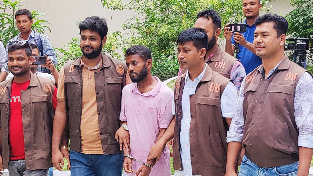 তারেক রহমানের নাম ভাঙিয়ে প্রতারণা, ভুয়া ব্যারিস্টার কারাগারে