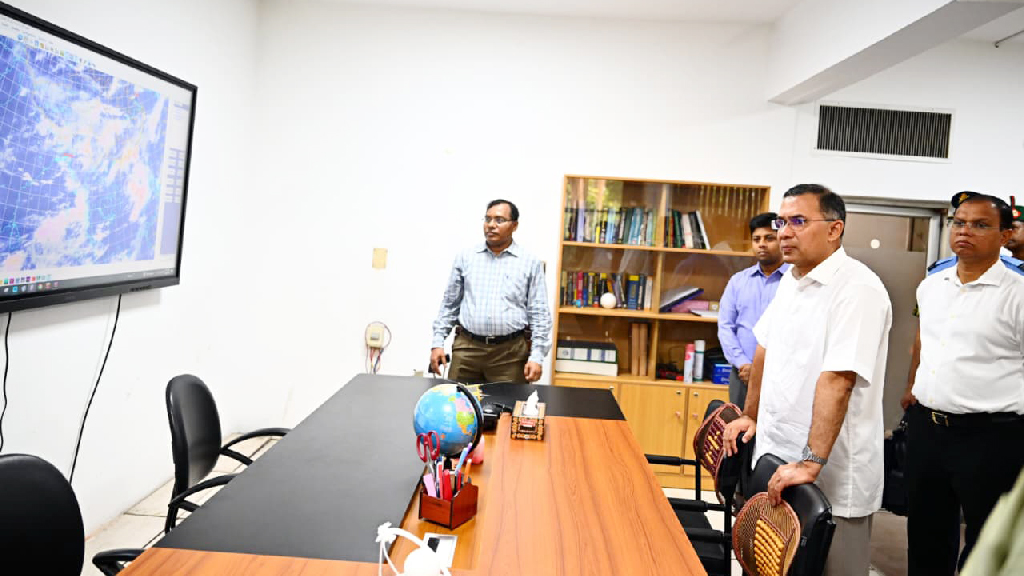মহাকাশ গবেষণা প্রতিষ্ঠান স্পারসোতে আকস্মিক পরিদর্শনে প্রধানমন্ত্রী তারেক রহমান