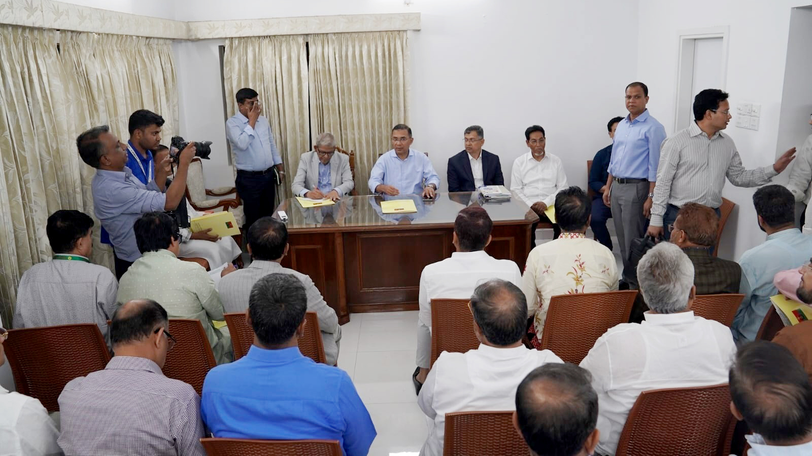 প্রধানমন্ত্রী হয়ে প্রথমবার দলের কেন্দ্রীয় কার্যালয়ে চেয়ারম্যান তারেক রহমান