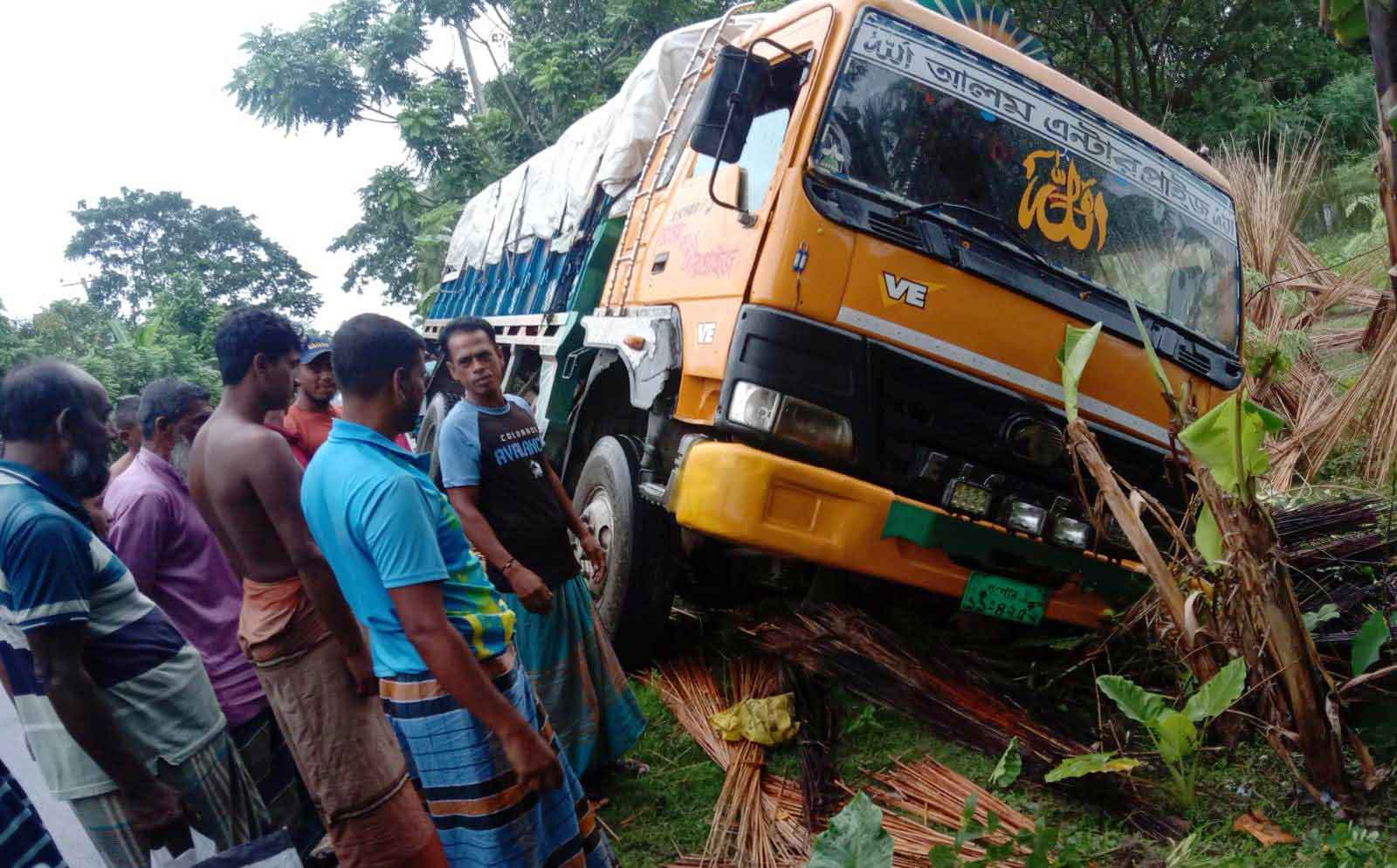 কেশবপুরে সড়ক দুর্ঘটনায় স্বর্ণের কারিগরসহ দুই ব্যক্তি নিহত