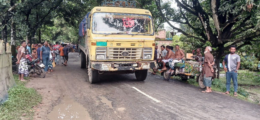 শাশুড়ির জানাজায় অংশ নিতে এসে লাশ জামাই