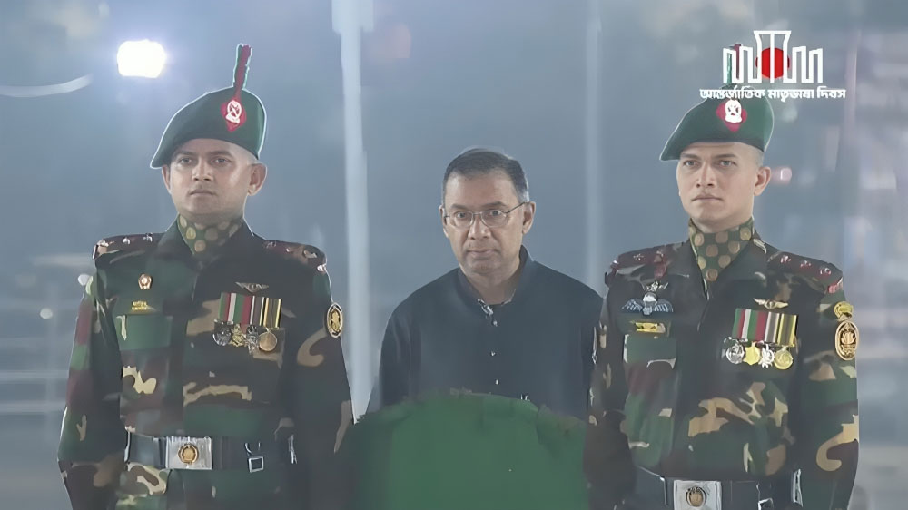 একুশের প্রথম প্রহরে শহীদ মিনারে প্রধানমন্ত্রী তারেক রহমানের শ্রদ্ধা নিবেদন