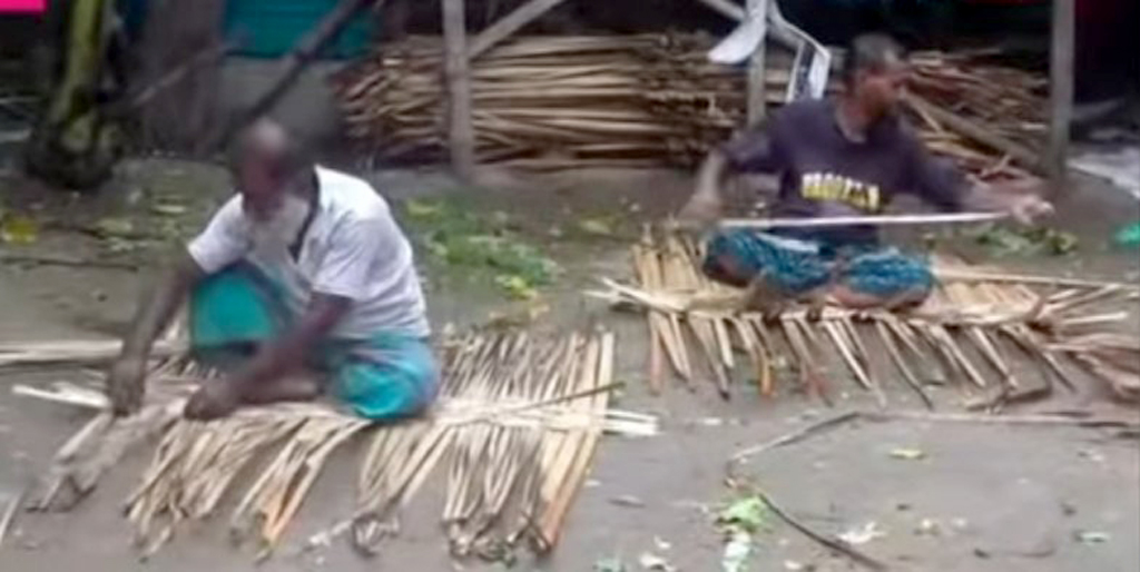 তেরখাদার আনন্দনগর গ্রামে হোগলাপাটির অর্থনৈতিক সুবাতাস