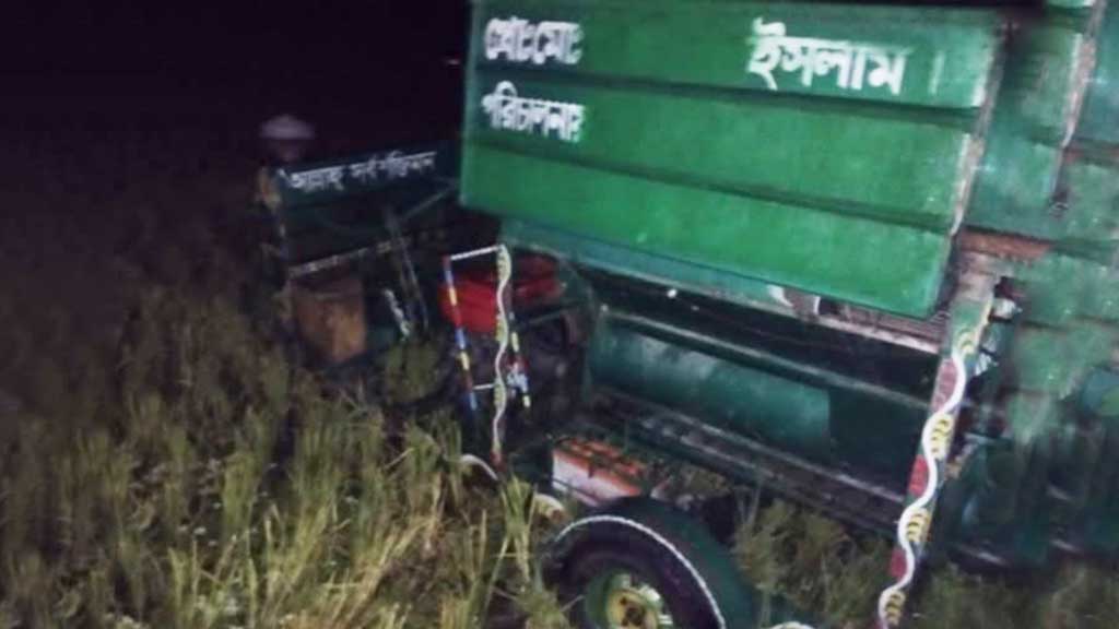 কিশোরগঞ্জে ধান মাড়াইয়ের ট্রাক্টর উল্টে কিশোরের মৃত্যু