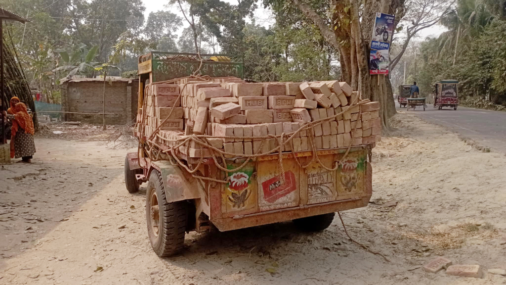 বাবাকে খাবার দিয়ে বাড়ি ফেরা হলো না শাকিবের