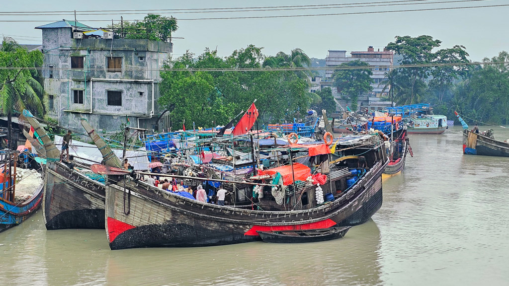 ১২ মাস ধরে পাথরঘাটার ২৫ জেলের অপেক্ষায় স্বজনেরা