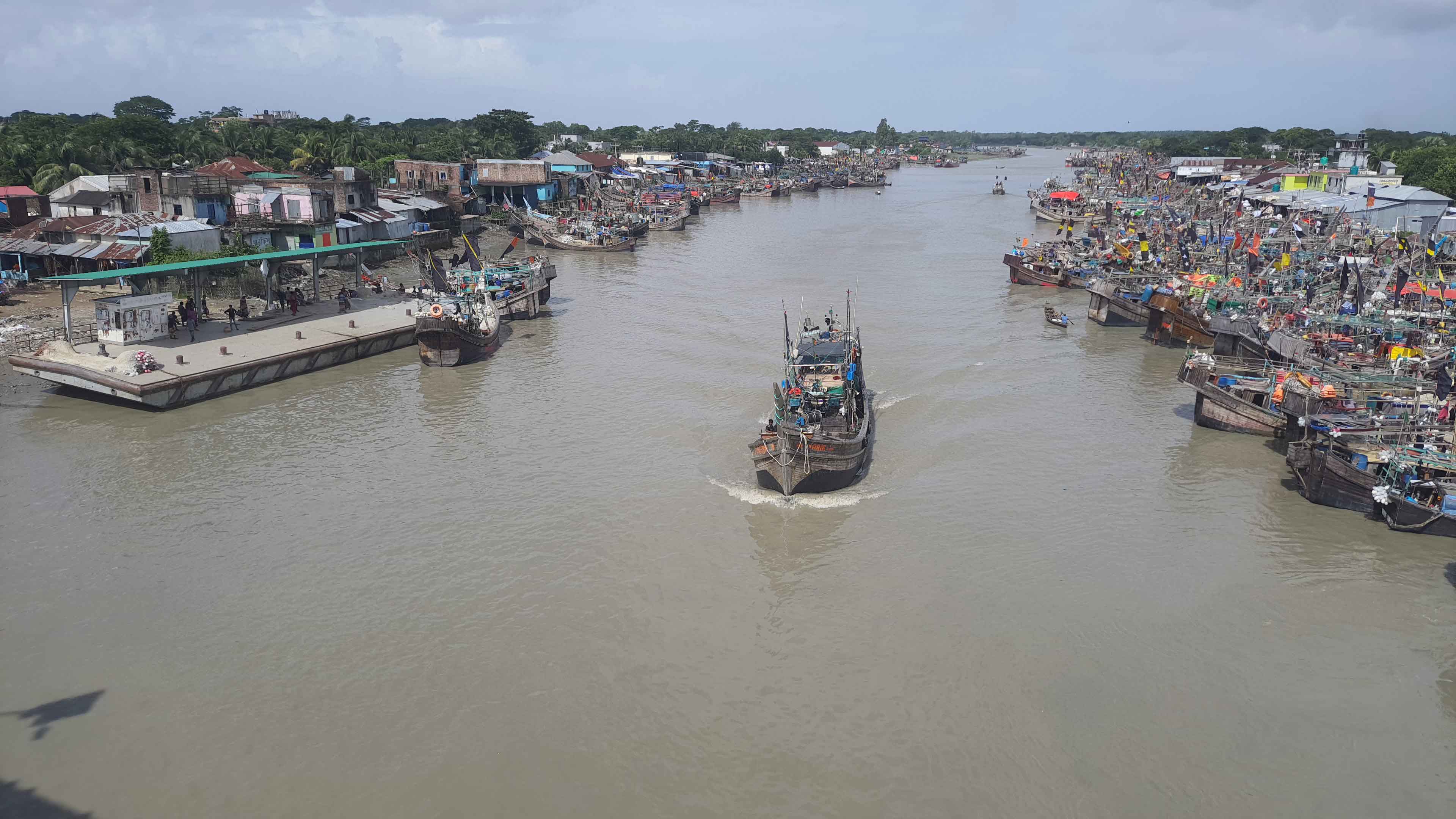 সাগরে নিম্নচাপ, পায়রা বন্দরে ৩ নম্বর সতর্কসংকেত