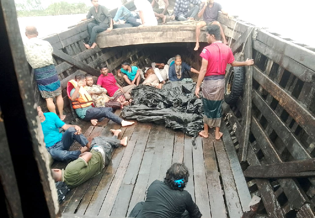 ভাসানচর থেকে ছেড়ে আসা ট্রালারডুবি, নিখোঁজ কয়েকজন
