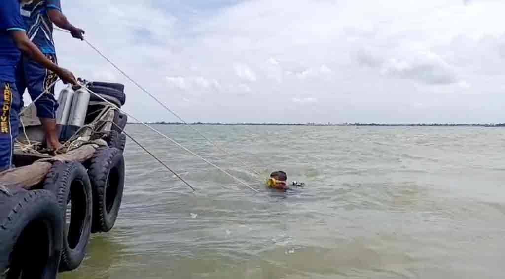 মেঘনায় ট্রলারডুবি: নিখোঁজ ৪ জনের সন্ধান মেলেনি এখনো
