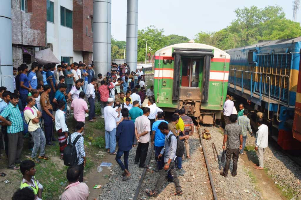 বনলতা এক্সপ্রেসের বগি লাইনচ্যুত, ছাড়ল আড়াই ঘণ্টা পর