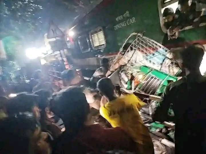 কালুরঘাট সেতুতে দুর্ঘটনা: দায়ী করা হচ্ছে ট্রেনচালককে