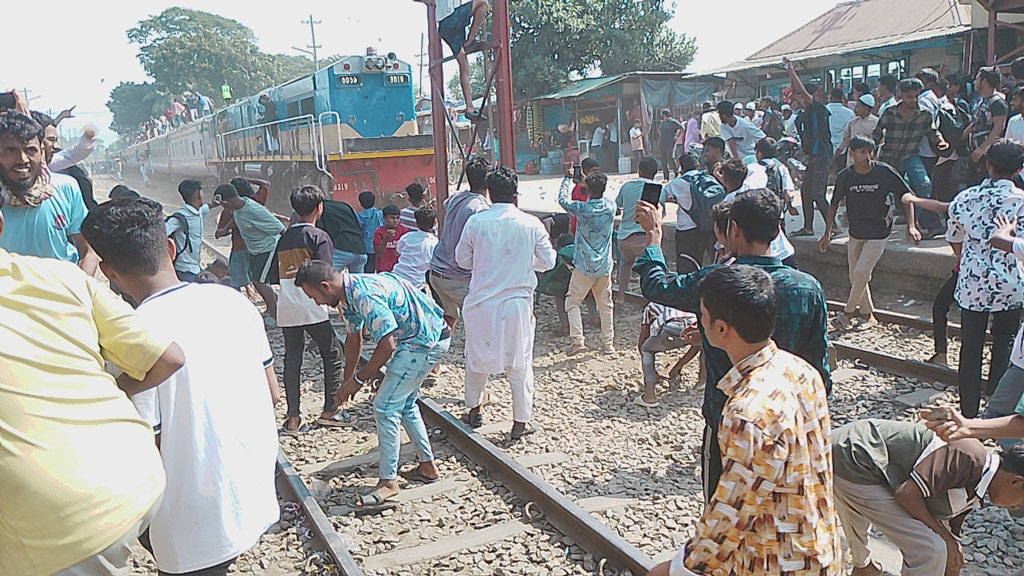 ভৈরবে ট্রেনে হামলা: আরও একজন গ্রেপ্তার