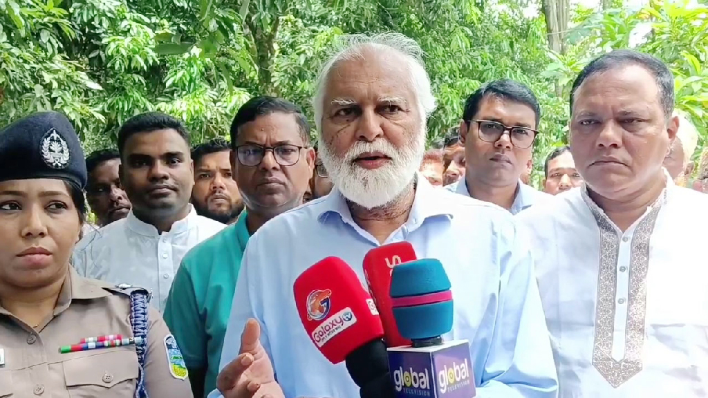 সবই করতে চাই, তবে আমাদের হাত-পা বাঁধা: ত্রাণ প্রতিমন্ত্রী