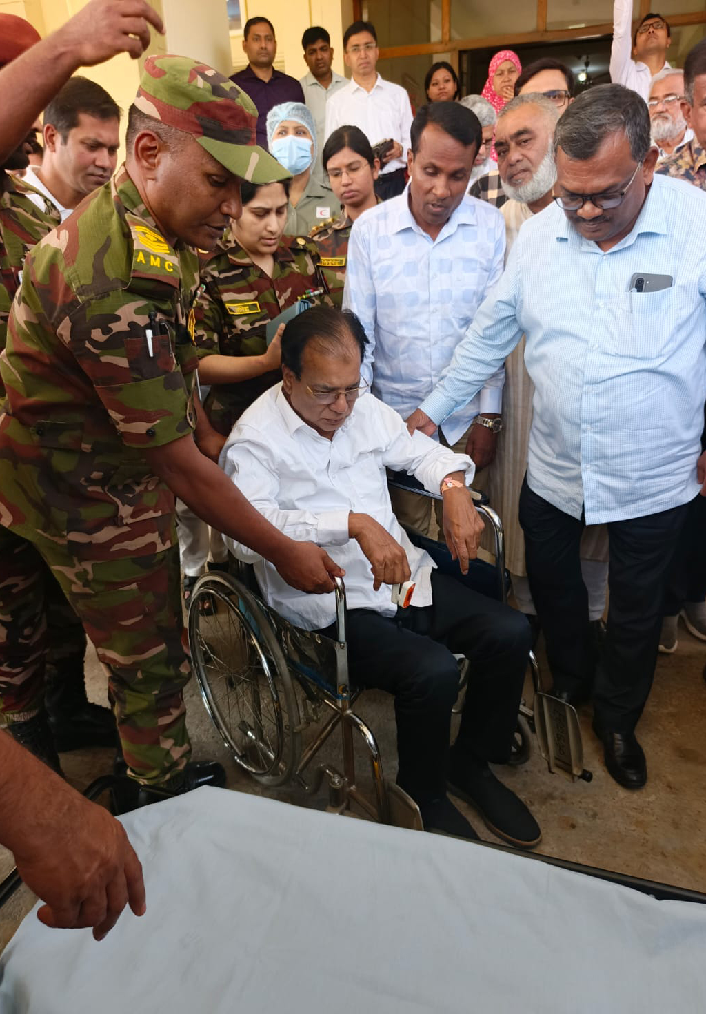 অসুস্থ ত্রাণমন্ত্রীকে এয়ার অ্যাম্বুলেন্সে ঢাকায় নেওয়া হবে: সৈয়দপুর জেলা বিএনপি নেতা