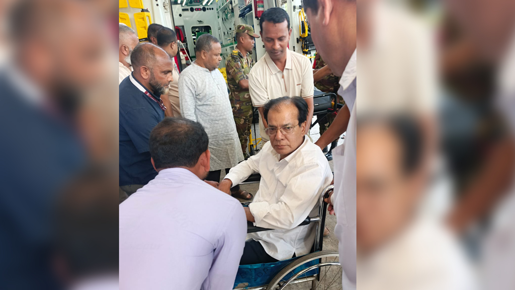 সৈয়দপুরে বিমানবন্দরে হঠাৎ অসুস্থ ত্রাণমন্ত্রী