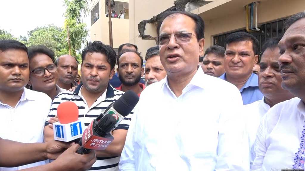 সারের ঘাটতি নেই, যতটা সংকট তার চেয়ে বেশি রটানো হচ্ছে: ত্রাণমন্ত্রী