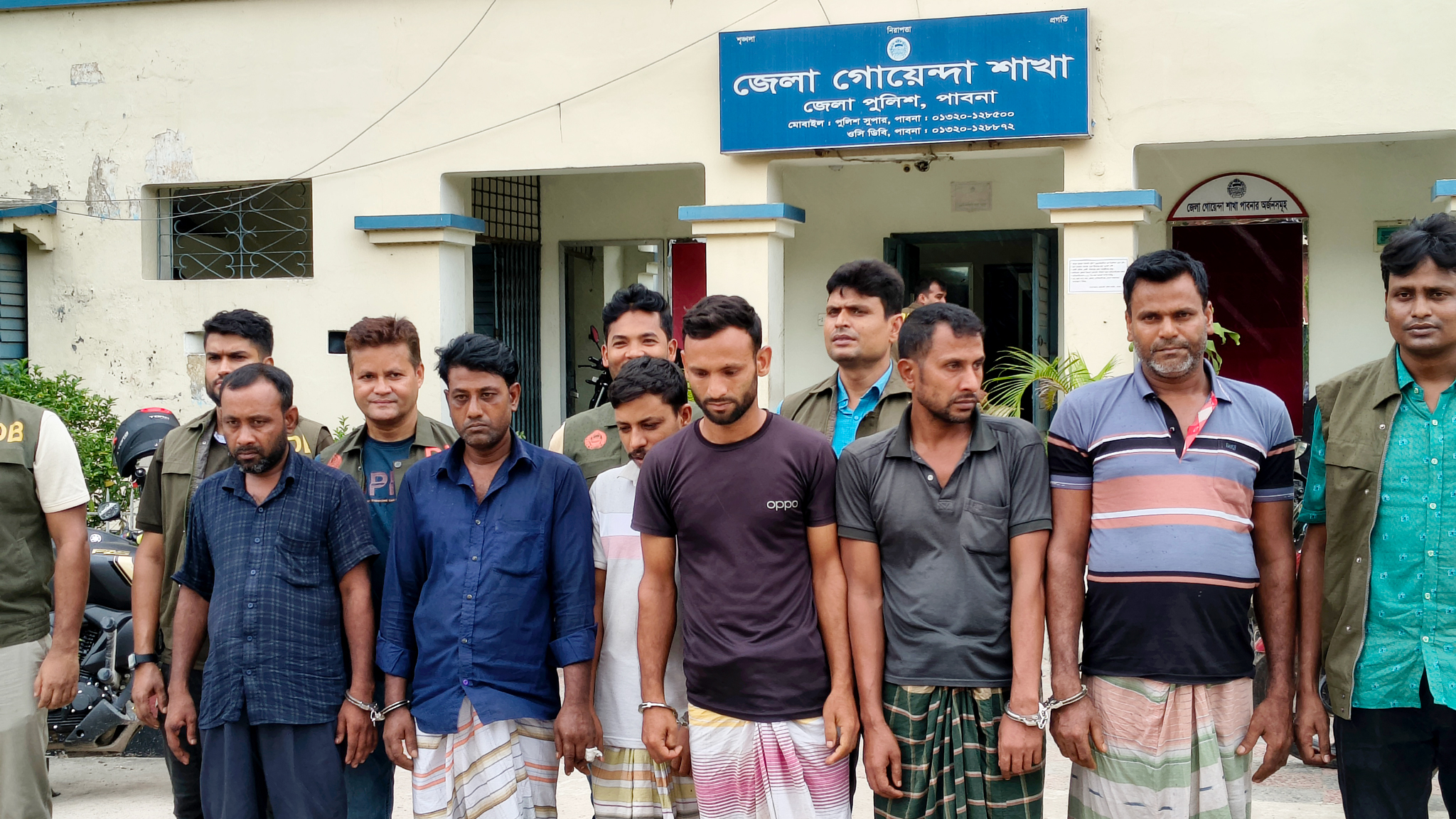 পাবনায় ট্রান্সফরমার চুরির ঘটনায় আন্তঃজেলা চোরচক্রের ৬ সদস্য গ্রেপ্তার