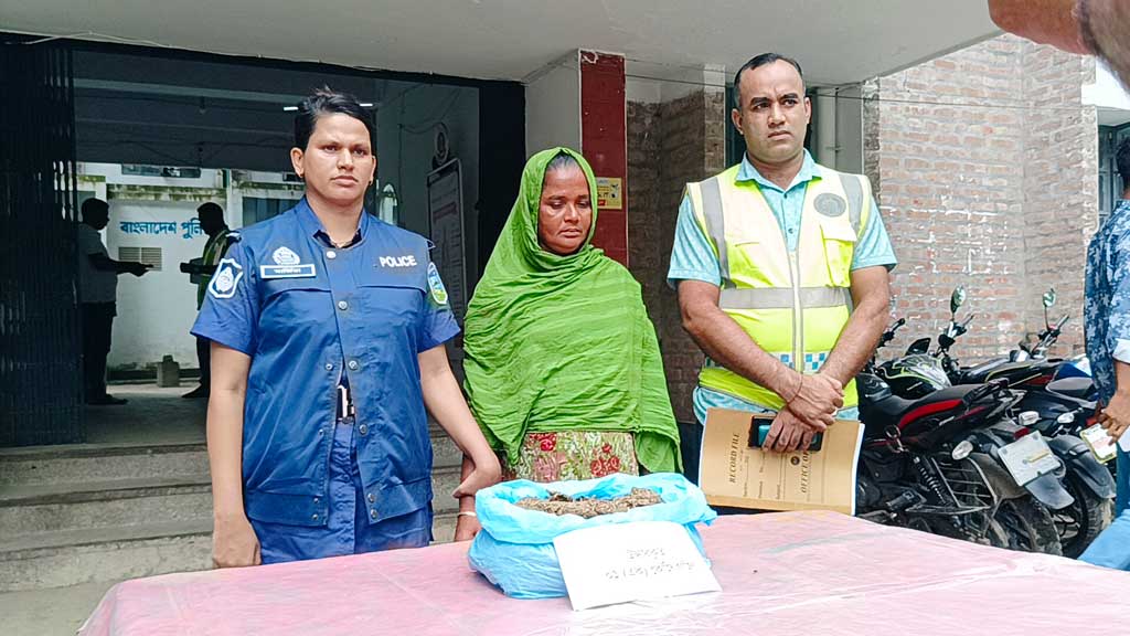ত্রিশালে প্রতিবাদের মুখে গ্রেপ্তার ‘মাদক সম্রাজ্ঞী’ মিনা, পলাতক মুক্তাসহ সহযোগীরা