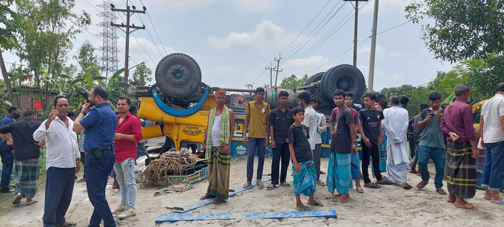 ময়মনসিংহে ট্রাকের ধাক্কায় ৩ নারী নিহত