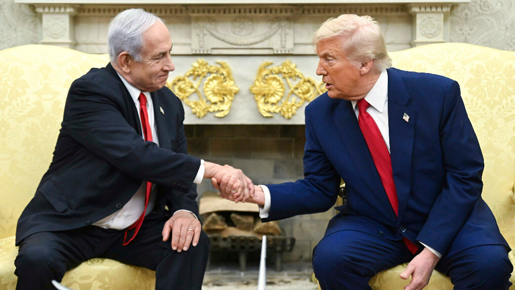 দুর্নীতির মামলায় নেতানিয়াহুকে ক্ষমা করতে ইসরায়েলি প্রেসিডেন্টকে ট্রাম্পের চিঠি