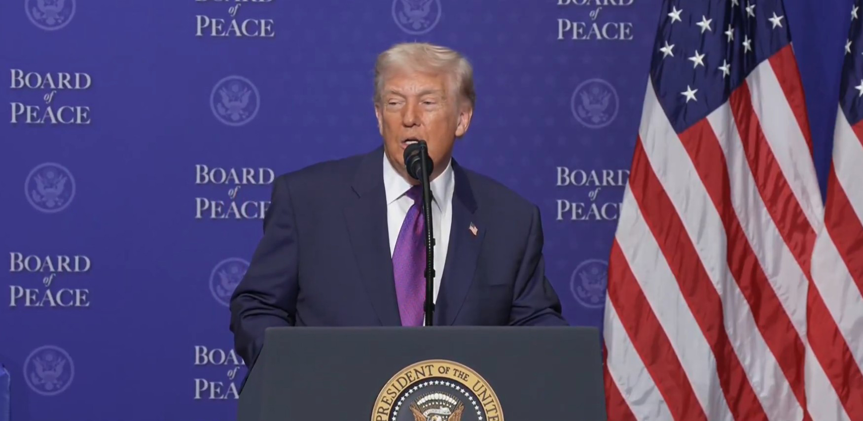 ভারত-পাকিস্তান যুদ্ধ থামিয়েছি ২০০ শতাংশ শুল্কের হুমকি দিয়ে: ট্রাম্প