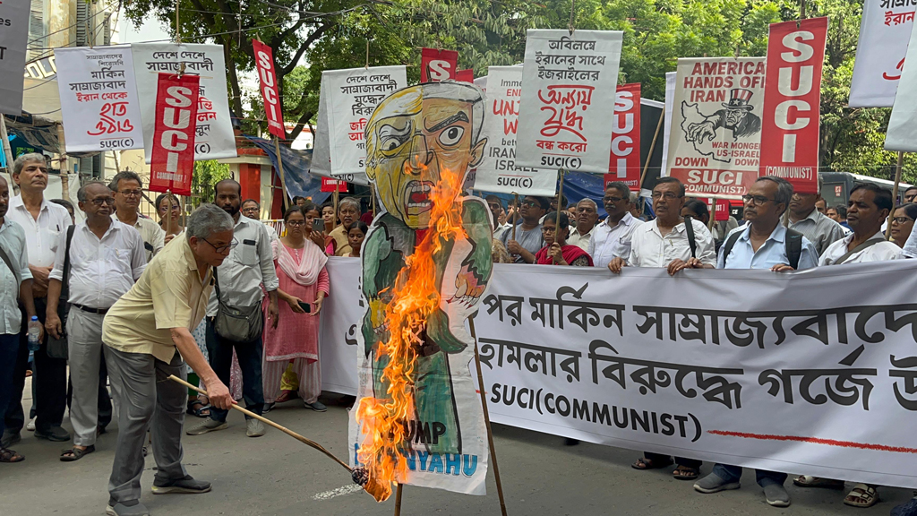 ইরানে মার্কিন হামলার প্রতিবাদে কলকাতায় বিক্ষোভ, ট্রাম্পের কুশপুত্তলিকা দাহ