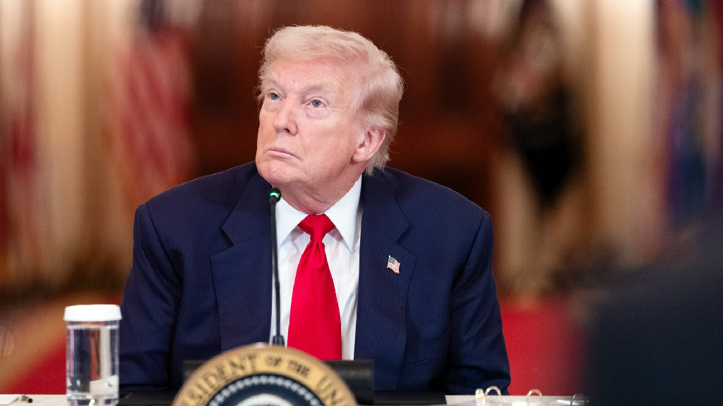 ইরান ইস্যুতে দেশীয় গণমাধ্যমের ওপর ক্ষুব্ধ ট্রাম্প, প্রশংসার দাবি