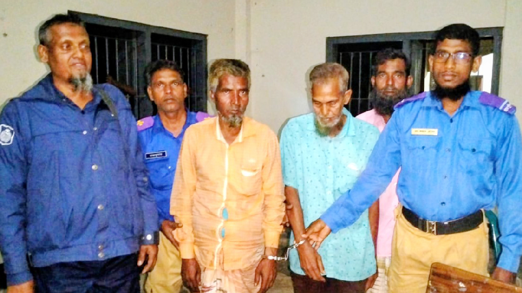 জয়পুরহাটে টিসিবির ডিলারসহ ৩ জনের বিরুদ্ধে মামলা, ১২ বস্তা পণ্য জব্দ