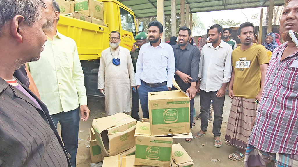 সরকারি চাল কম পেয়ে হামলা, ডিলারকে শোকজ