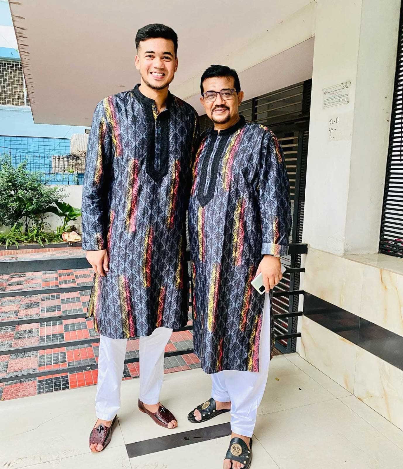 এক ফ্রেমে তাসকিন আহমেদ ও তাঁর বাবা। ছবি: ফেসবুক