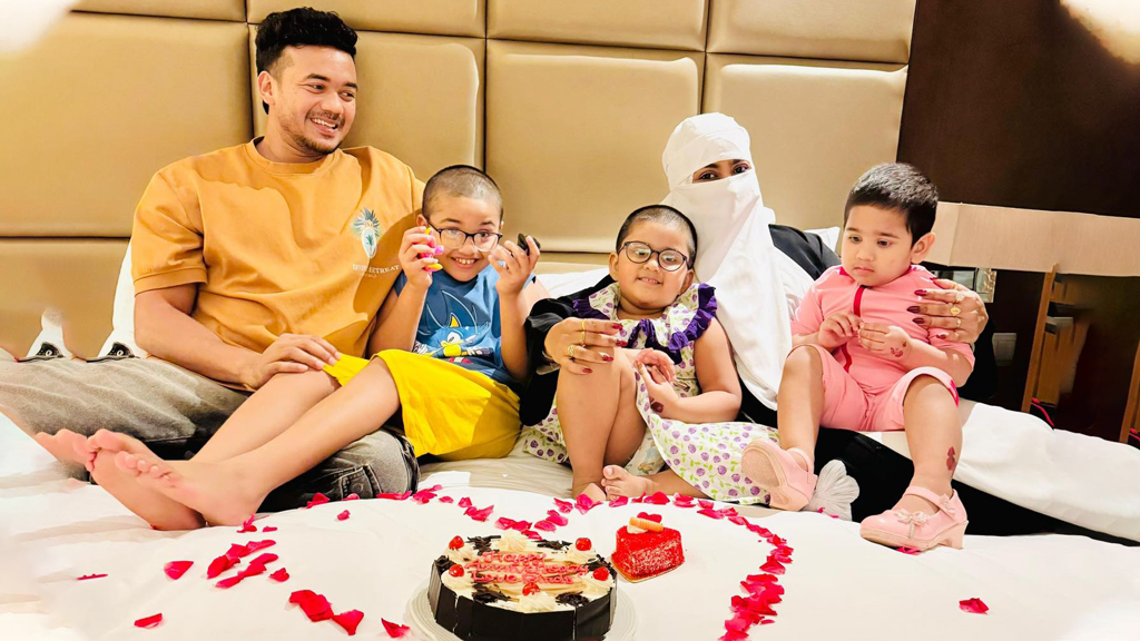 অষ্টম বিবাহবার্ষিকীতে তাসকিনের আবেগী পোস্ট, চাইলেন দোয়া