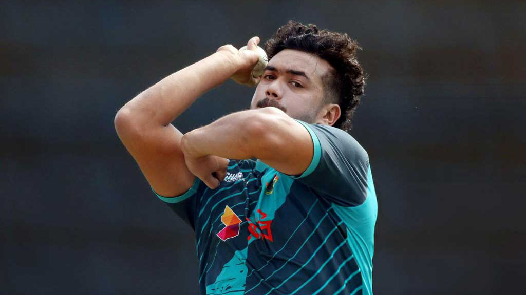 বিপিএলে রেকর্ড বোলিংয়ে বর্ষসেরা পুরস্কার পেলেন তাসকিন